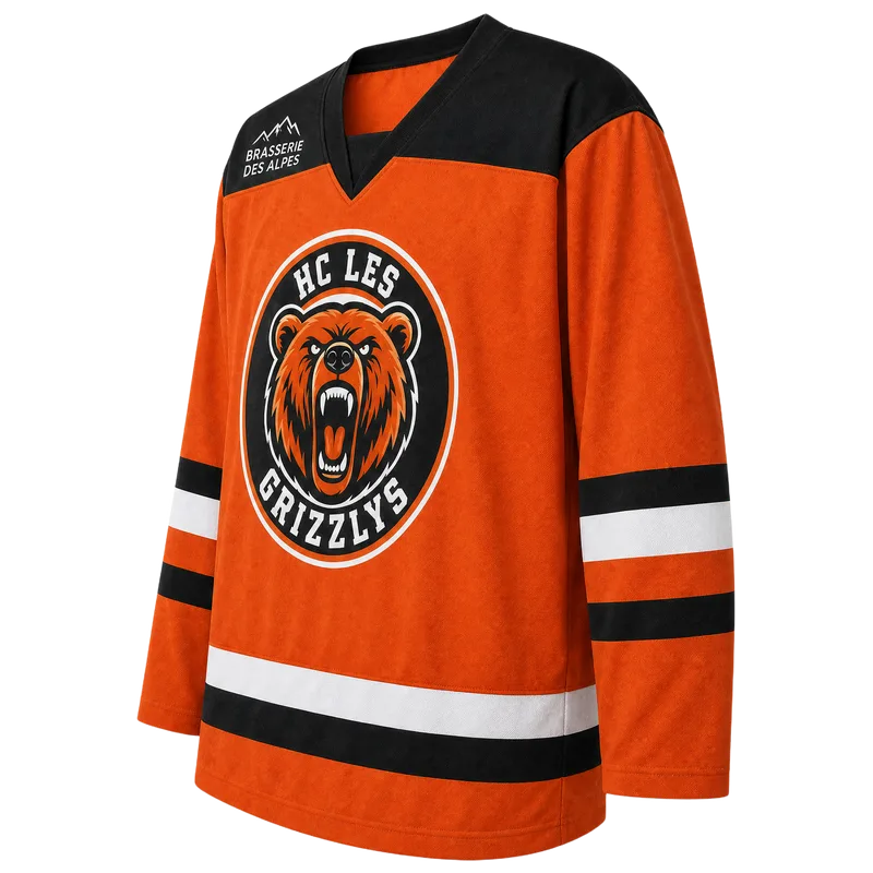 Maillot de hockey orange vu de trois quarts, rayures sur la manche et en bas